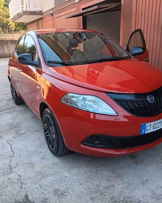 Auto utilitaria Lancia Ypsilon 3 serie
