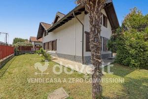 Villa di 300 m² con più di 5 locali e box auto a F