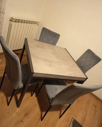 Tavolo Sala da Pranzo  espandibile con sedie