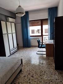 Stanza arredata per studenti