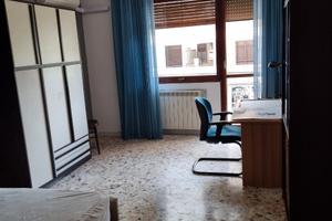 Stanza arredata per studenti