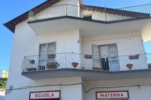 Palazzo / Stabile di 530 m² con più di 5 locali a 