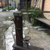 Tappatrice in legno e ferro