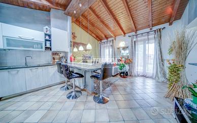 BILOCALE MANSARDATO ULTIMO PIANO CON BOX