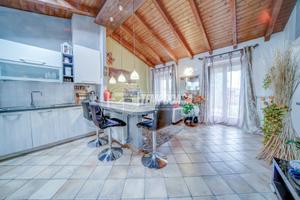 BILOCALE MANSARDATO ULTIMO PIANO CON BOX