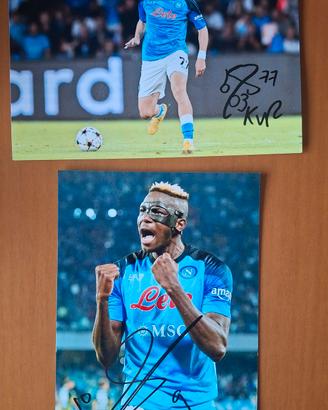 Foto autografate da Osihmen e Kvaratskhelia 