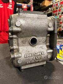 Testata completa di valvole Ducati 748