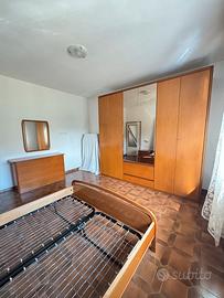 Camera da letto completa in legno