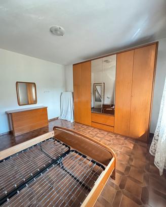 Camera da letto completa in legno