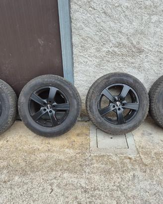 Cerchi in lega 16  con pneumatici 215/65