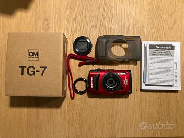 Olympus Tg-7 con o senza accessori