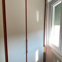 Armadio camera da letto ripiani e appendiabiti