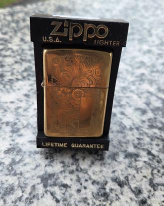 zippo cesellato oro
