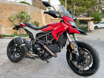 Hyperstrada/ Hypermotard 821