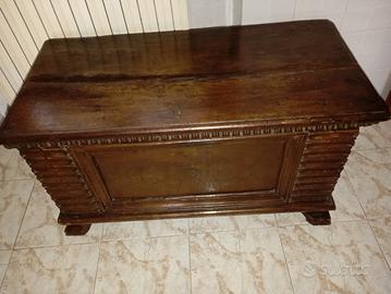 Cassapanca in massello di legno fine 800