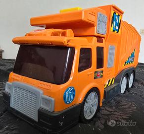 camioncino giocattolo della spazzatura