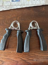 Pinza a molle x le mani