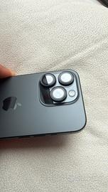 Iphone 15 pro -nessun graffio ne segni di usura