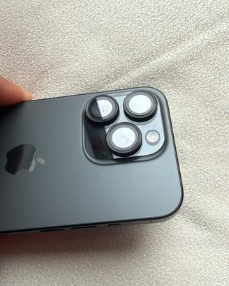 Iphone 15 pro -nessun graffio ne segni di usura