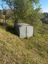 Rimessa in lamiera per giardino