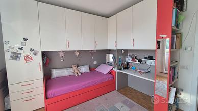 Cameretta Angolare Completa con Due Letti – Ottime