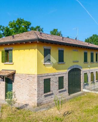 PORZIONE DI BIFAMILIARE A REGGIO NELL'EMILIA