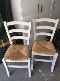 sedie in legno bianche