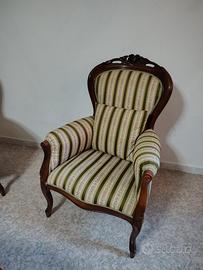 Poltrone in stile classico.