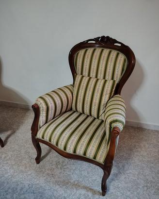 Poltrone in stile classico.