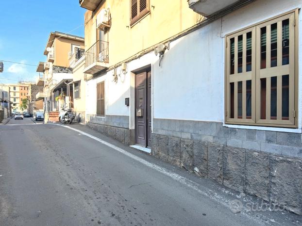 RAPISARDI-Via Mandrà:3 Vani con terrazzo