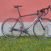 bici da corsa in carbonio 