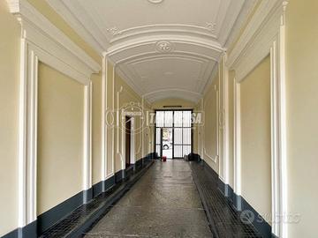 AMPIO 2 LOCALI RISTRUTTURATO E ARREDATO IN ZONA RE