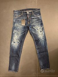 Jeans Dsquared2 distressed con strappi e vernice