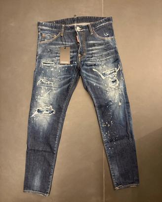 Jeans Dsquared2 distressed con strappi e vernice