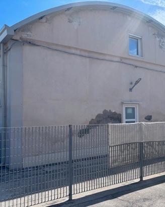 PE 122 Capannone con corte ristrutturato