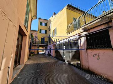 Box / Garage di 30 m² a Voghera