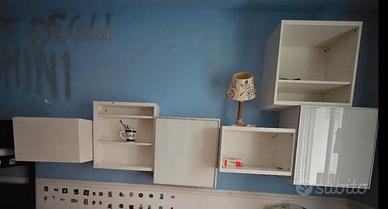 mensole ed armadietti modulabili a piacere IKEA