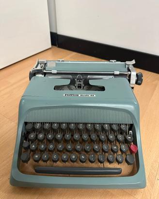 Macchina da scrivere Olivetti Studio 44