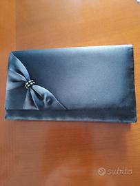 Pochette in tessuto colore nero