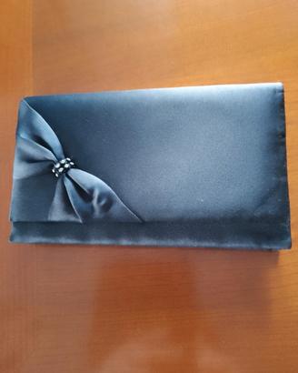 Pochette in tessuto colore nero