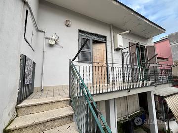 Solo referenziati con busta paga