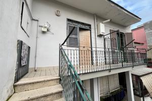 Solo referenziati con busta paga