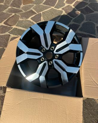 Cerchi nuovi R17 per Dacia Duster 2018 2023