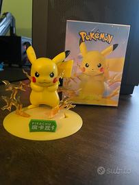 Figure Pokémon Pikachu con effetti fulmine