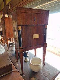 coppia comodini impero 