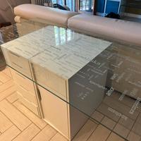 Scrivania ikea ripiano di vetro con serigrafie