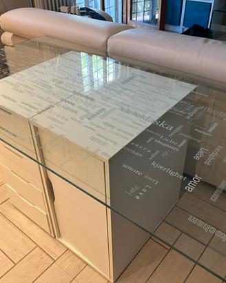 Scrivania ikea ripiano di vetro con serigrafie