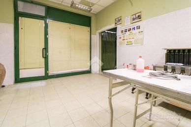 NEGOZIO A URAGO D'OGLIO