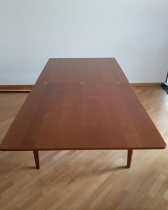 Tavolo richiudibile in legno