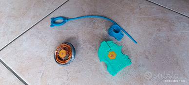 Beyblade trottola Hasbro Tomy 2010 marrone/grigio